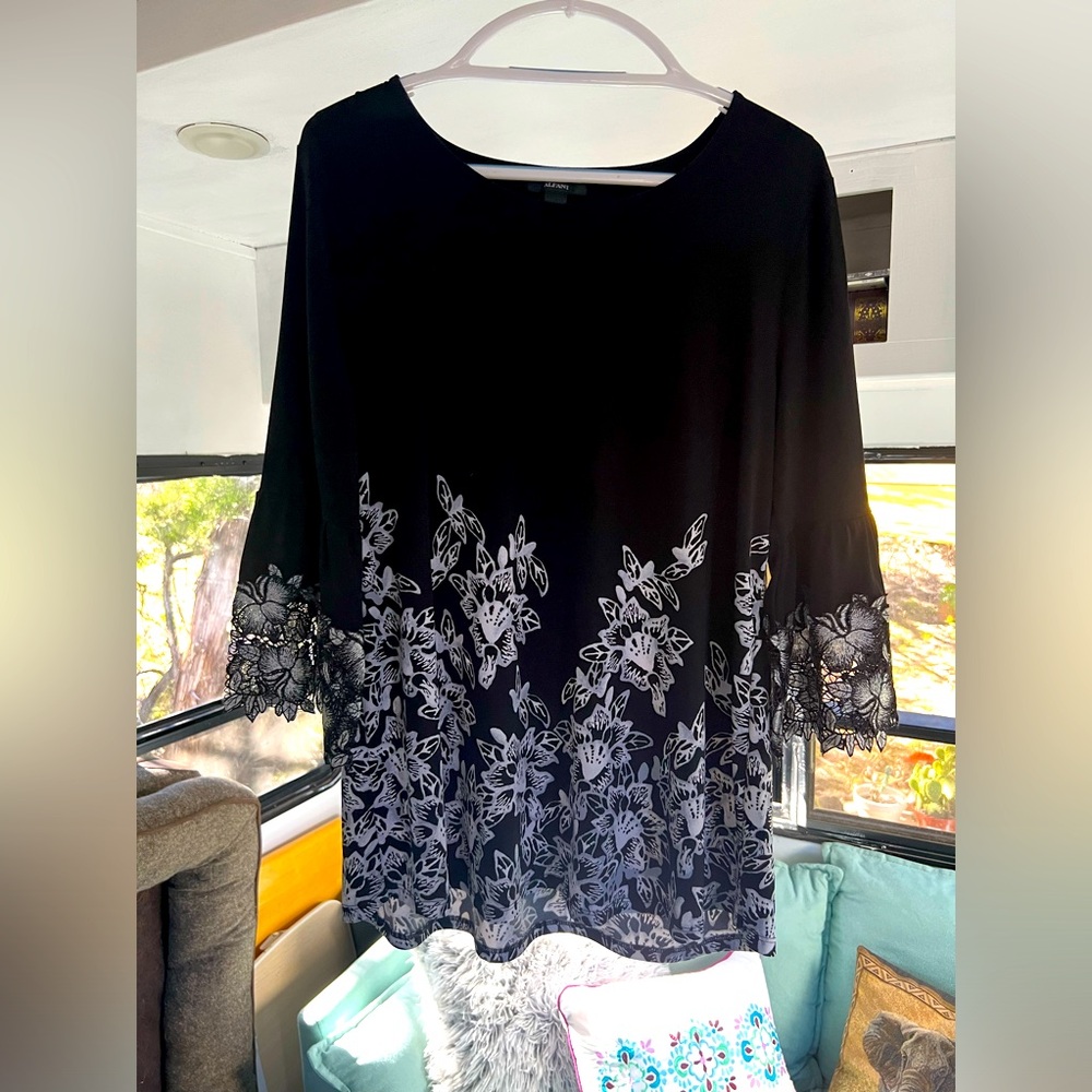 Stunning Crochet Alfani Blouse (size: large)